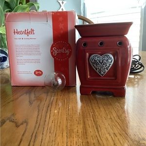 Scentsy Full-size Heartfelt Warmer